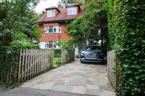 Magpie Hall Lane, Bromley, BR2