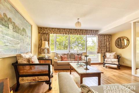 undefined, Buckingham Avenue, West Molesey KT8