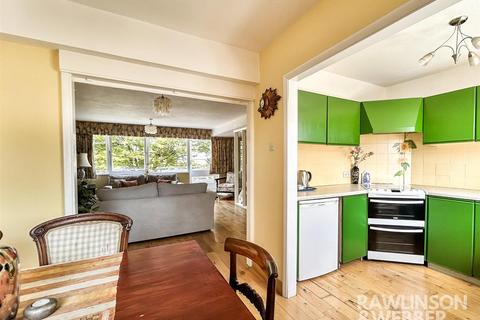 undefined, Buckingham Avenue, West Molesey KT8