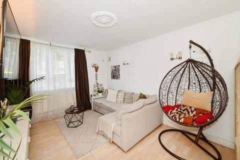 Nairn Street, London, E14