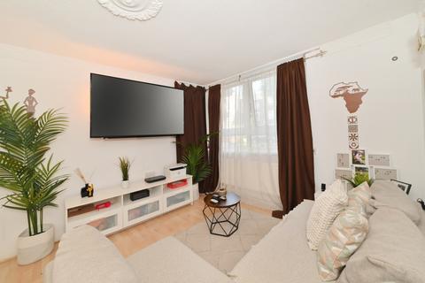3 bedroom flat for sale, Nairn Street, London, E14
