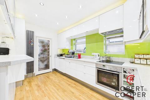 2 bedroom bungalow for sale, Eastern Avenue, Pinner, HA5