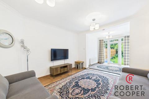 2 bedroom bungalow for sale, Eastern Avenue, Pinner, HA5