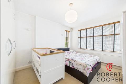 2 bedroom bungalow for sale, Eastern Avenue, Pinner, HA5