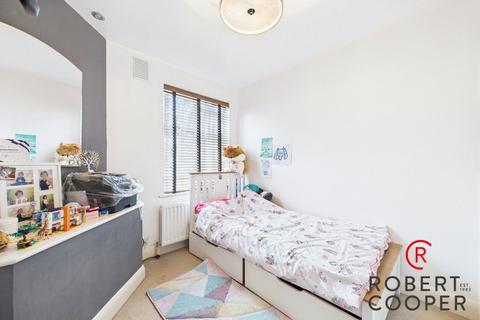 2 bedroom bungalow for sale, Eastern Avenue, Pinner, HA5