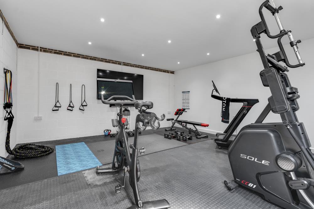 Gym studio/home office