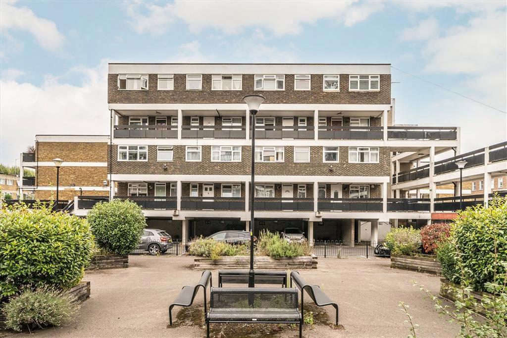 Chart Street, London N1 4 bed flat - £4,000 pcm (£923 pw)