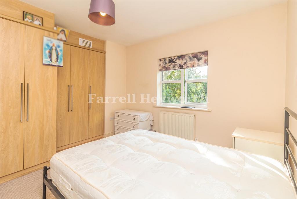 Bedroom 1 image 2