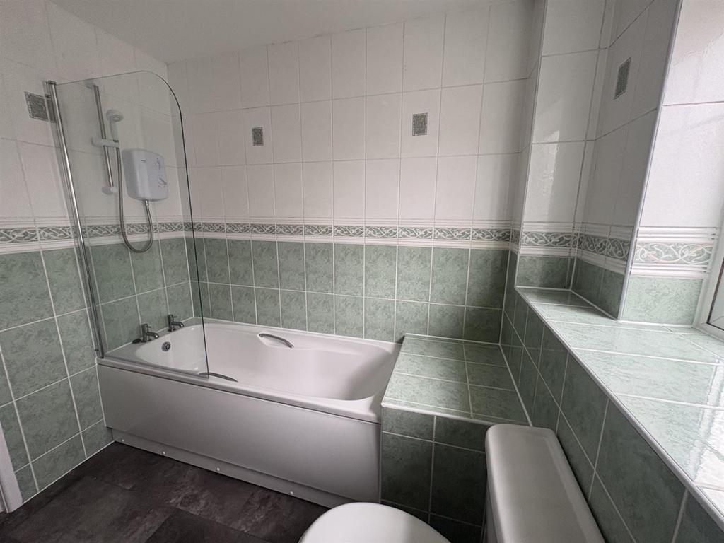 Coly Anchor bathroom 2.jpg
