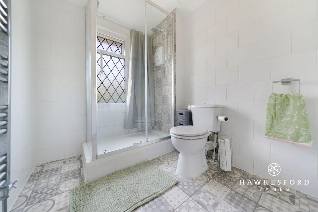 Ruins Barn Road, Sittingbourne - Shower room