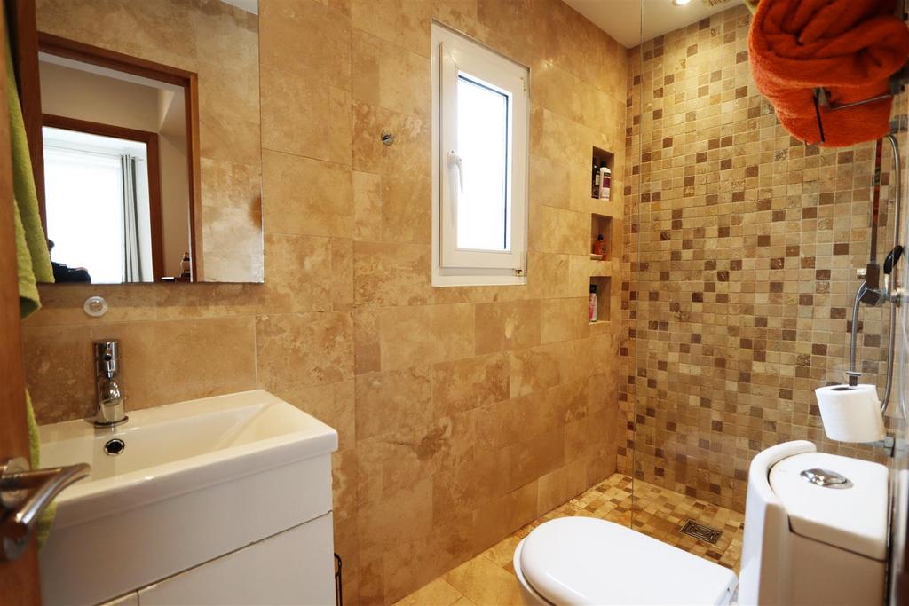 Bathroom edit 1.jpeg