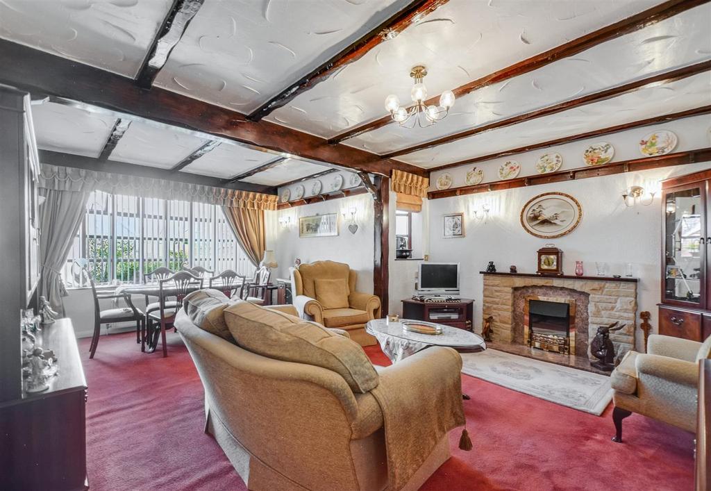 Lounge/Dining Room