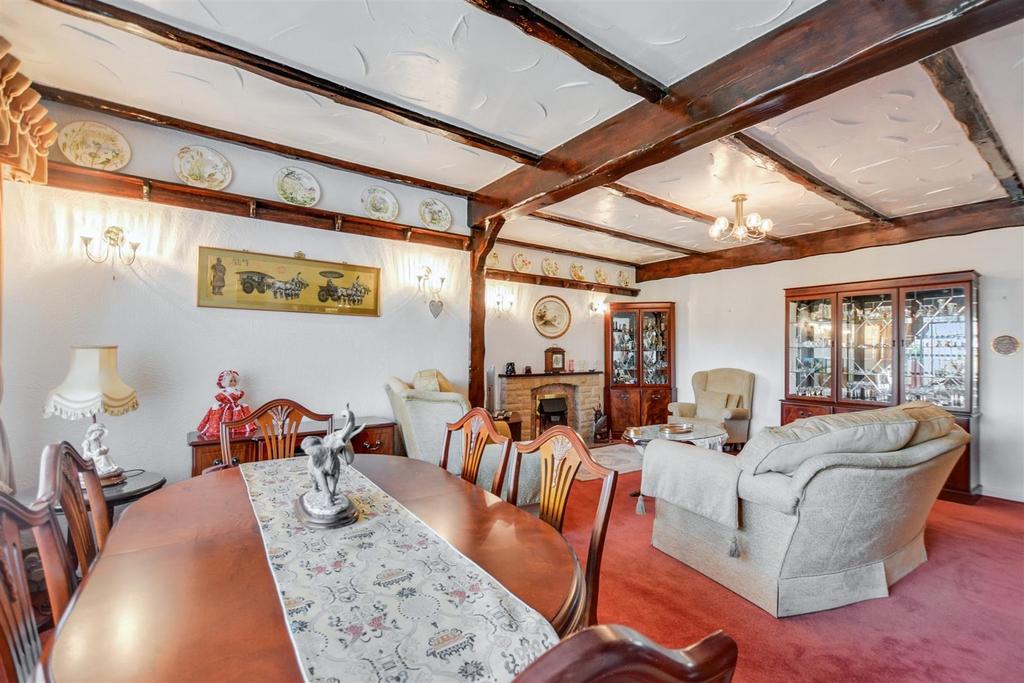 Lounge/Dining Room