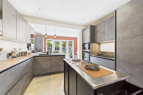 3 bedroom detached bungalow for sale, Warwick Road,Balderton