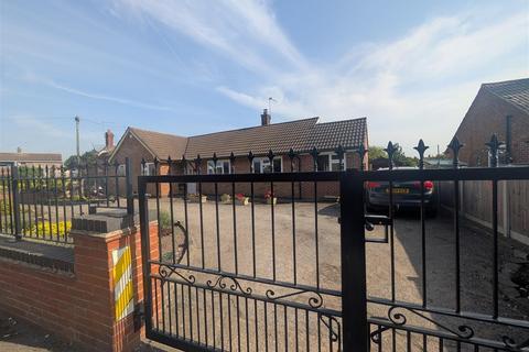 3 bedroom detached bungalow for sale, Warwick Road,Balderton