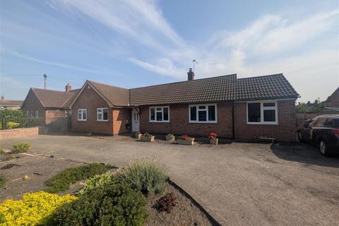 3 bedroom detached bungalow for sale, Warwick Road,Balderton