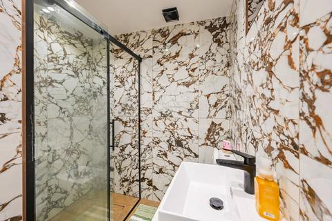 9 Friars Mead, London, E14 3JY