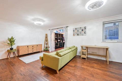 9 Friars Mead, London, E14 3JY