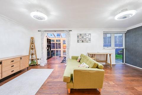 9 Friars Mead, London, E14 3JY