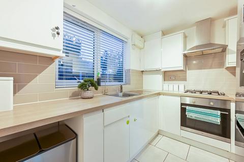 9 Friars Mead, London, E14 3JY