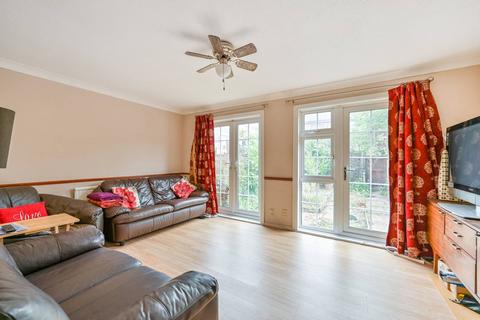 undefined, Willingham Way, Kingston, Kingston upon Thames, KT1