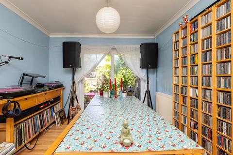 3 bedroom terraced house for sale, Lynmouth Avenue, Morden SM4