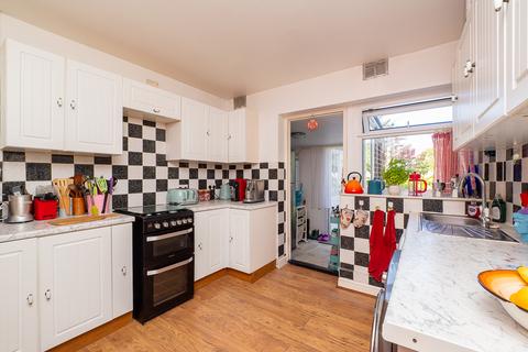 3 bedroom terraced house for sale, Lynmouth Avenue, Morden SM4