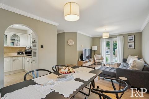 2 bedroom ground floor flat for sale, Balmoral Gardens, Windsor