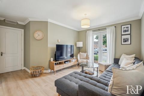 2 bedroom ground floor flat for sale, Balmoral Gardens, Windsor