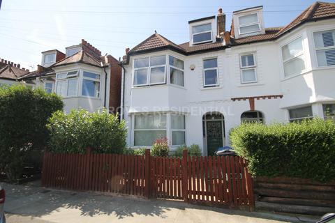 2 bedroom flat for sale, Claremont Avenue, New Malden