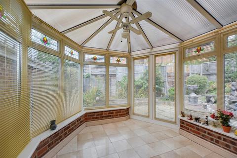 2 bedroom detached bungalow for sale, Wollaton Paddocks, Nottingham