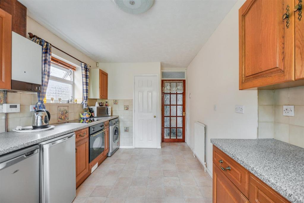 Kitchen 2.jpeg