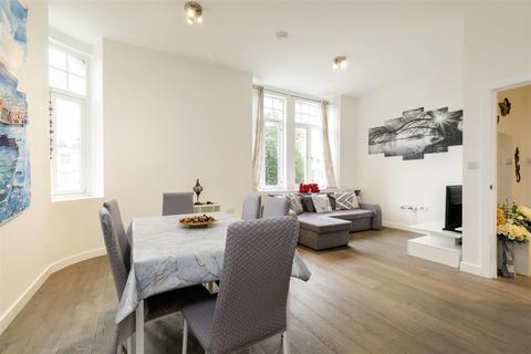 2 bedroom flat to rent, 94 Frobisher Road, London N8