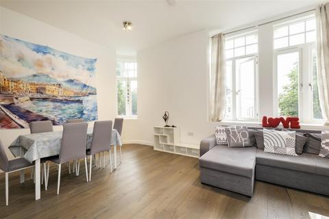2 bedroom flat to rent, 94 Frobisher Road, London N8
