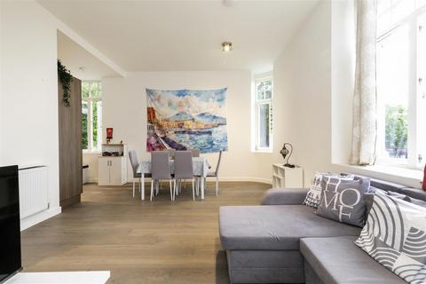2 bedroom flat to rent, 94 Frobisher Road, London N8