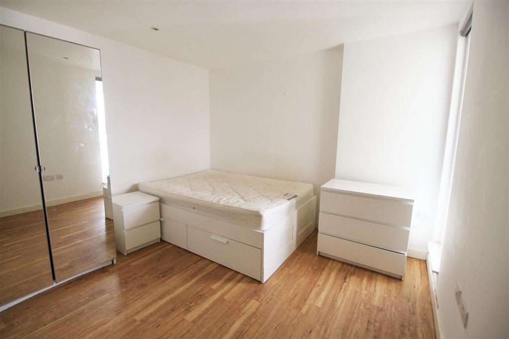 Apartment in Salford - View 4