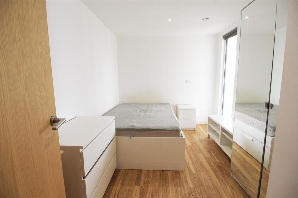 Apartment in Salford - More