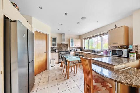 6 bedroom detached house for sale, Cleopatra Close, Stanmore