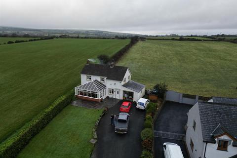 undefined, Hermon, Glogue