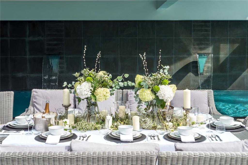 Alfresco Dining