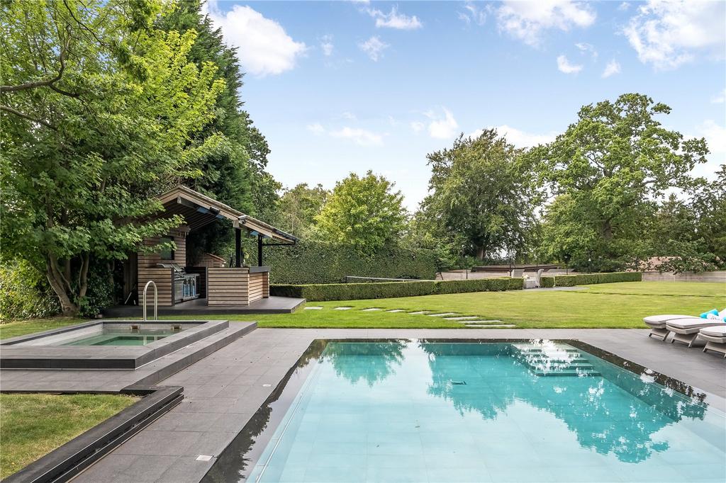 Pool & Grounds