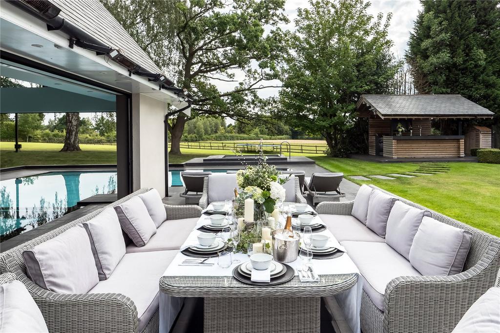 Alfresco Dining