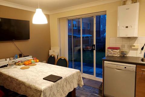 7 bedroom townhouse to rent, Ovett Gardens, Gateshead NE8