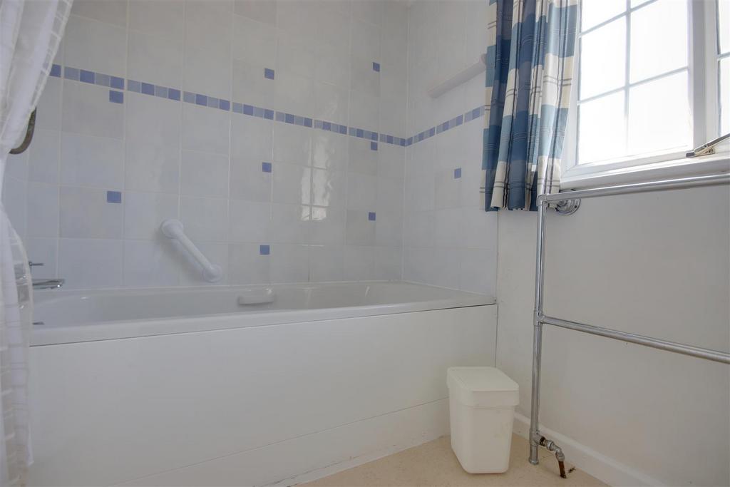 Bathroom 2.jpg