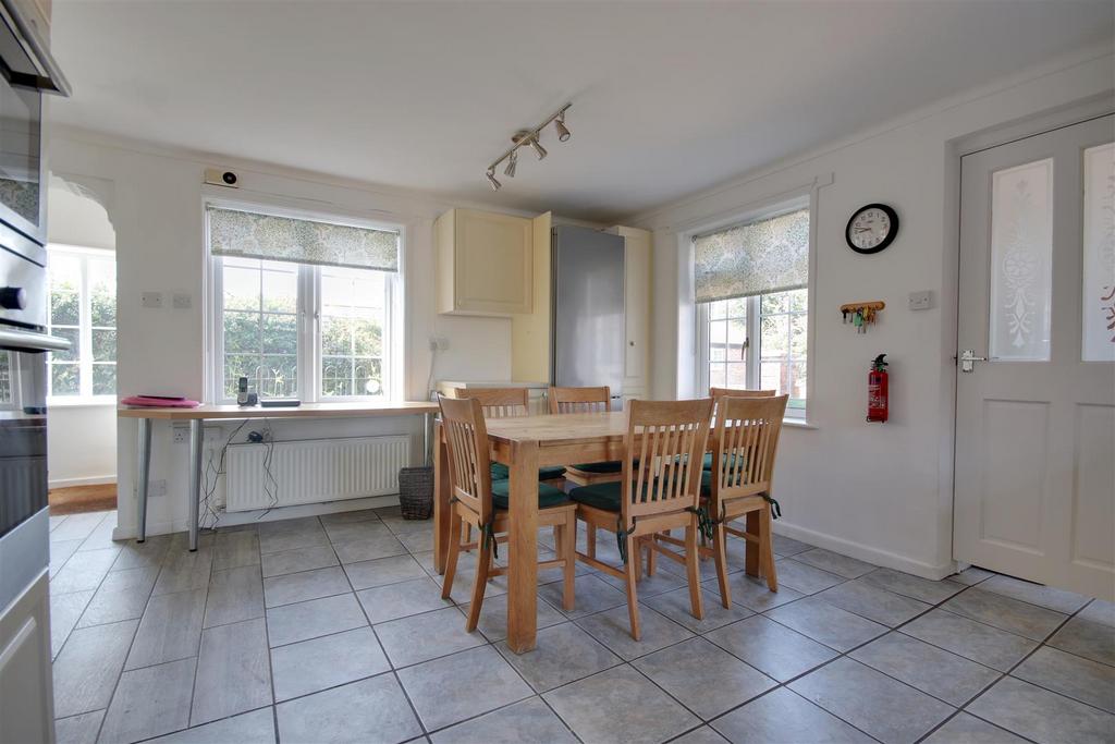 Kitchen 3.jpg
