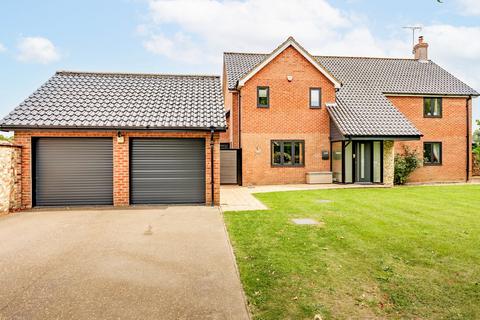 4 bedroom detached house for sale, Pipers Gardens, Diss IP22