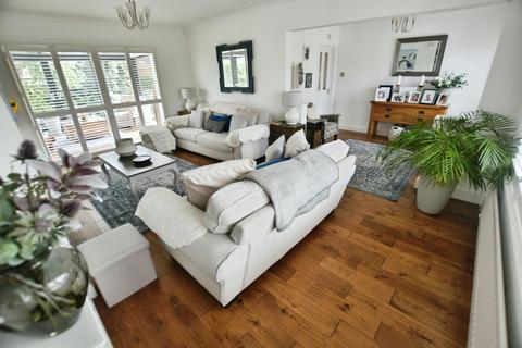 28 Little Acton Drive, Wrexham, LL12 8DH