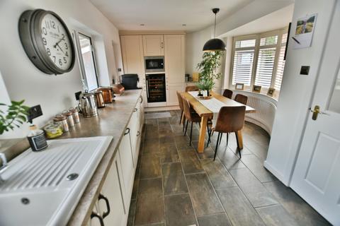 28 Little Acton Drive, Wrexham, LL12 8DH
