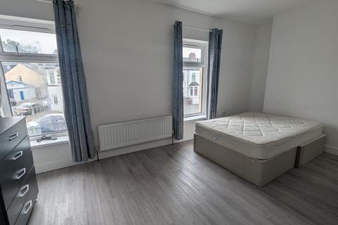 4 bedroom terraced house to rent, 141 Broadway