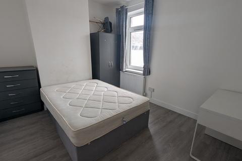 4 bedroom terraced house to rent, 141 Broadway